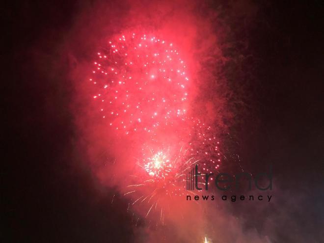 Bakıda 2020-ci il möhtəşəm atəşfəşanlıqla qarşılandı .Azərbaycan. Bakı 1 yanvar  2020 

