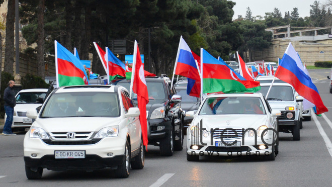 В Баку прошел автопробег по случаю освобождения Кельбаджара от армянской оккупации.Aзербайджан Баку 25 ноября 2020
