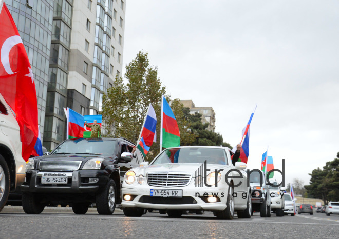 В Баку прошел автопробег по случаю освобождения Кельбаджара от армянской оккупации.Aзербайджан Баку 25 ноября 2020
