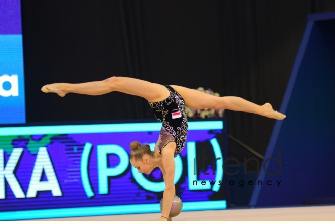 Milli Gimnastika Arenasında bədii gimnastika üzrə Dünya Kubokunun birinci günü başlayıb.Azərbaycan Bakı 7 маy 2021