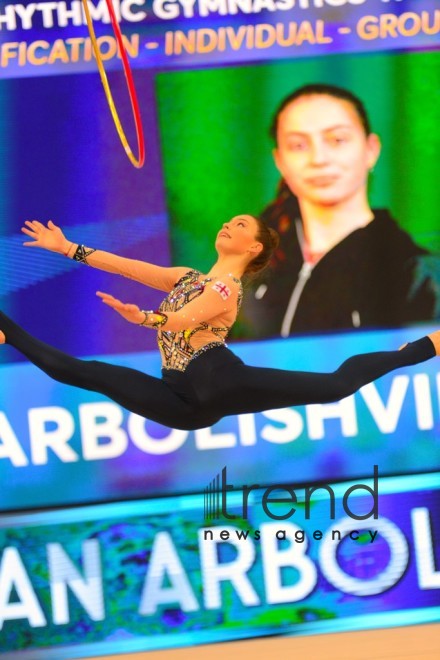 Milli Gimnastika Arenasında bədii gimnastika üzrə Dünya Kubokunun birinci günü başlayıb.Azərbaycan Bakı 7 маy 2021