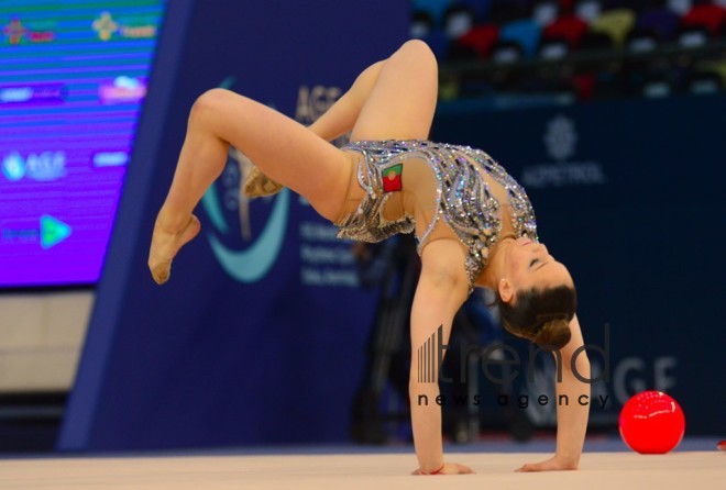 Milli Gimnastika Arenasında bədii gimnastika üzrə Dünya Kubokunun birinci günü başlayıb.Azərbaycan Bakı 7 маy 2021