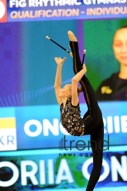 Milli Gimnastika Arenasında bədii gimnastika üzrə Dünya Kubokunun ikinci günü başlayıb.Azərbaycan Bakı 8 маy 2021