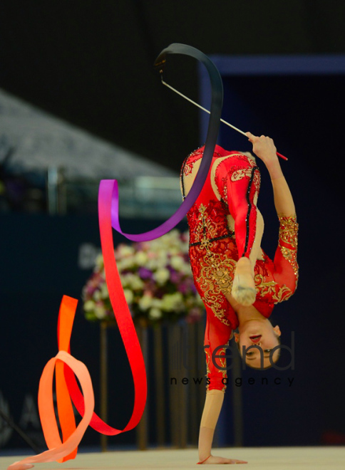 Milli Gimnastika Arenasında bədii gimnastika üzrə Dünya Kubokunun ikinci günü başlayıb.Azərbaycan Bakı 8 маy 2021