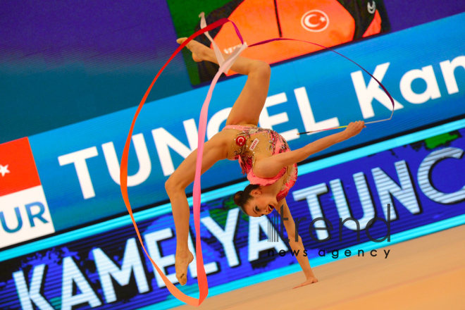 Milli Gimnastika Arenasında bədii gimnastika üzrə Dünya Kubokunun ikinci günü başlayıb.Azərbaycan Bakı 8 маy 2021