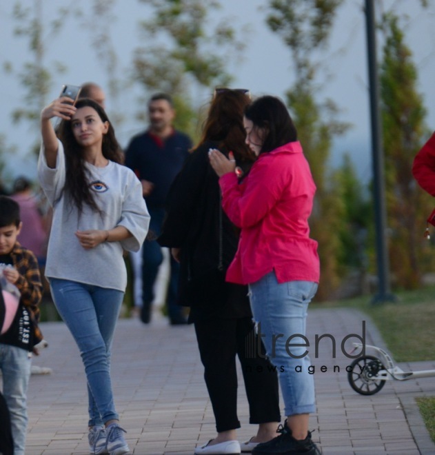 Парк Гянджлик - излюбленное место отдыха бакинцев и гостей столицы Азербайджан Баку 14 сентября 2021
