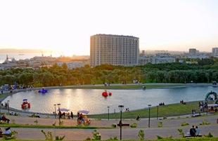 Ganjlik park - a favorite place for rest of Baku citys residents and visitors Azerbaijan Baku 14 september 2021