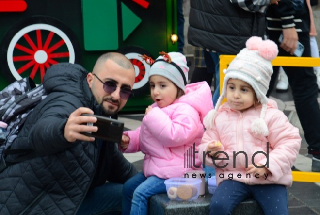 Фоторепортаж с благотворительной ярмарки в Баку Холодные руки горячее сердце Aзербайджан Баку 13 декабря 2021


