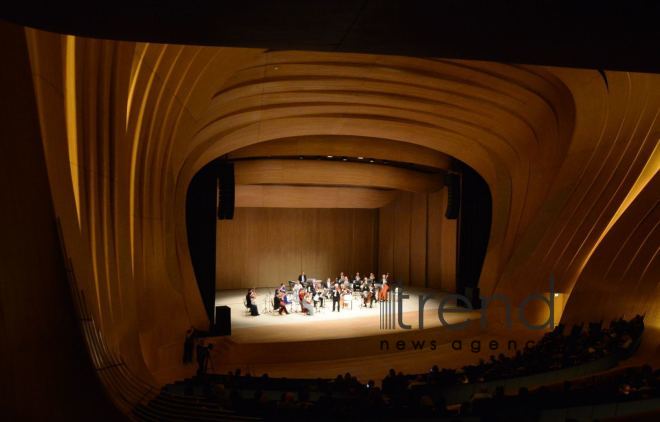 Венский Штраус фестиваль оркестр выступил с блестящим концертом в Центре Гейдара Алиева Азербайджан Баку 28 апреля 2022
